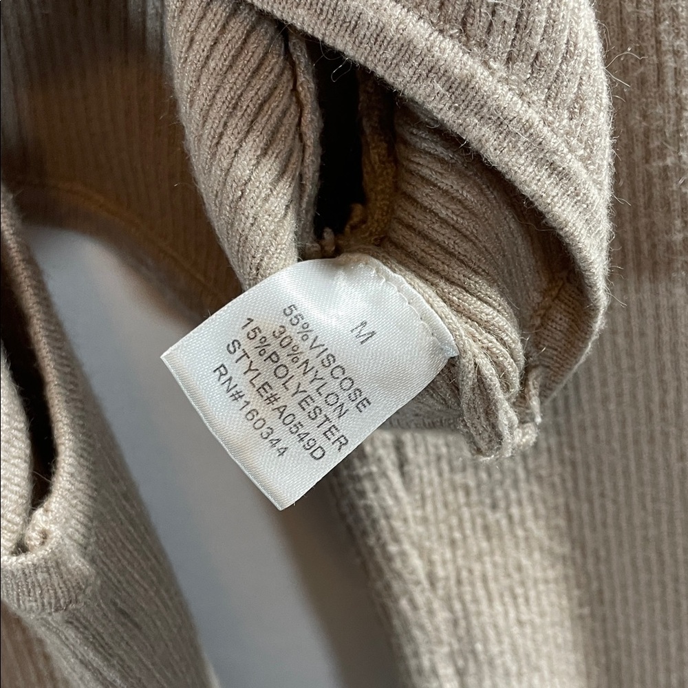 Chic Long Sleeve Beige Knit Dress - Picture 4 of 13